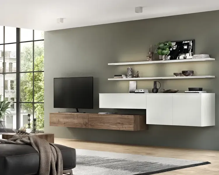 Wohnwand mit Fernseher, Hängeschränken in Weiß und Holz vor olivgrüner Wand